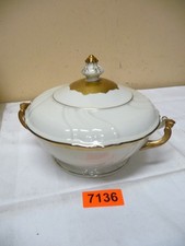7136.    Alte Suppenterrine