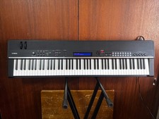 Yamaha CP4 88-Tasten Stagepiano mit Koffer