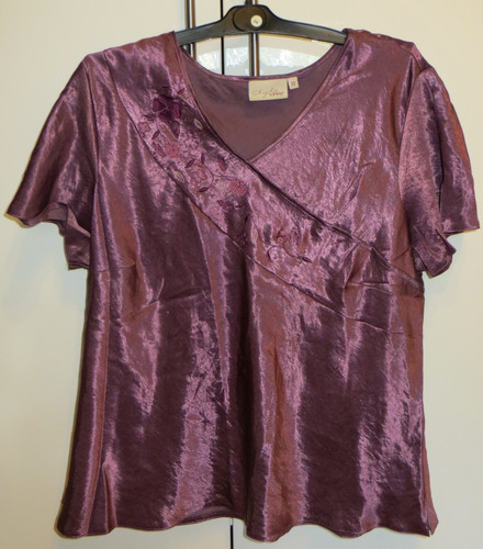 Lila shirt mit stickerei - lila,