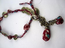 Mille Fleur Chiffon Kette lang mit Messing Elementen Flower Power Kette 