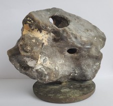 Altes Gestein auf Bronze