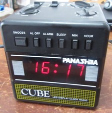 Cube Würfel-Uhrenradio