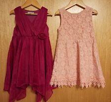 2 festliche Mädchen Kleider, Gr. 98/104, Glitzer pink u. Spitzenkleid rosa