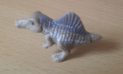 Dino aus kinder überraschung - dino,