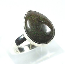 Opal-Ring australischer Black-Opal im Tropfen-Cabochon-Schliff mit Silberfassung