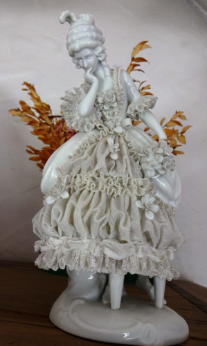 Nachdenkliche porzellan dame - nachdenkliche,