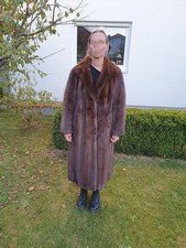 ausgelassener Demi Buff Nerz