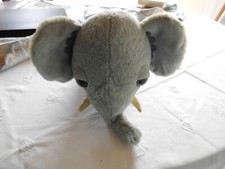 Kuscheltier grauer weicher