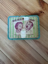 "Bieg dich vor Lachen", altes Kartenspiel mit Fragen und  Antworten 