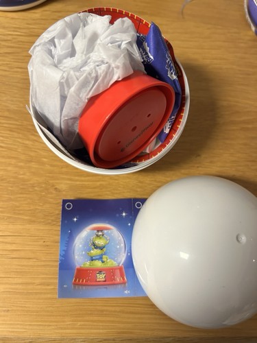 Zuru mini brands - brands, snowglobe