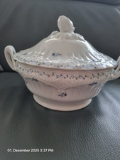 Limoges France  Chastagner & Cie Suppenterrine weiss mit hellblauen Blümchen