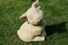 Sitzendes Schwein Steinfigur