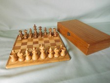 kleines altes Schachspiel