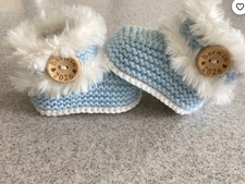 Handgefertigte gestrickte Baby