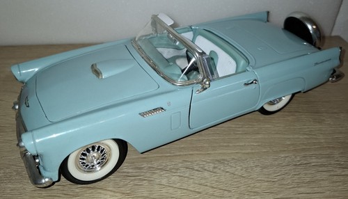 Revell thunderbird - 1:18,