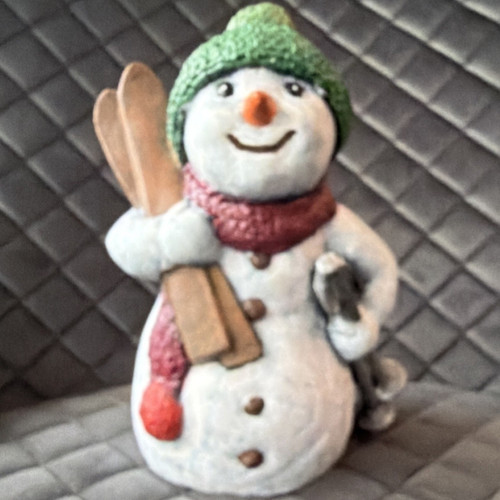 Schneemann figur mit ski - mit,