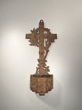 Geschnitztes kreuz aus holz - holz,