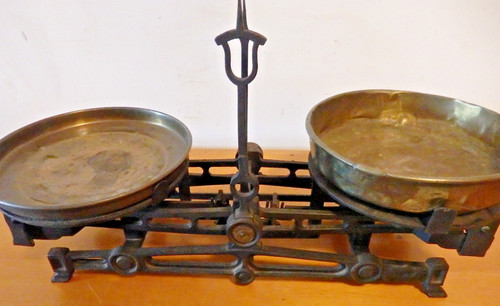 Balkenwaage antikt metall - balkenwaage,