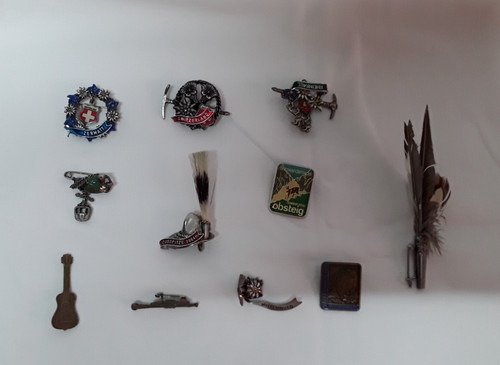 Konvolut alte hut - hut, anstecker