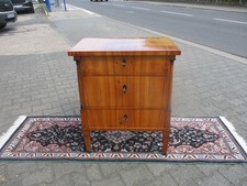 Biedermeier Kommode in Kirschbaum um 1830, 3 Schubladen