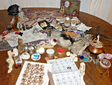 Hexen/Zauber Wicca Witchcraft Utensilien Magie 24 Runen Kräuter Steine Symbole 