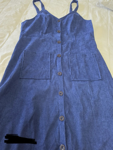 Blaues cordkleid mit - blaues, knöpfen