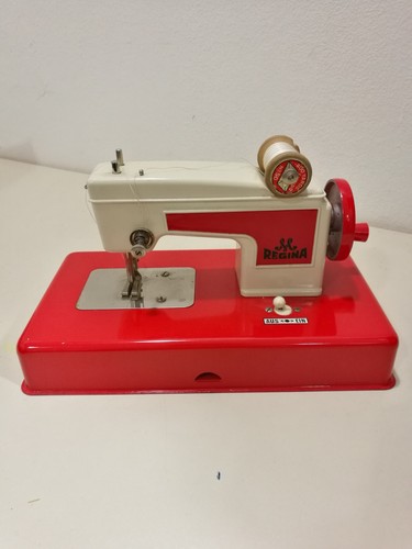Antike kindernähmaschine der - antike,
