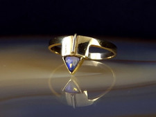 Opal Ring 333 Gold 17,2 mm - elegant & wunderbar schimmernd