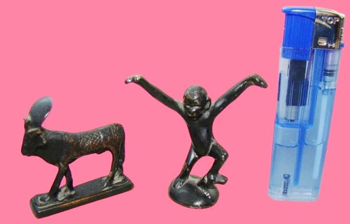 Bronze figuren affe und kuh - affe,