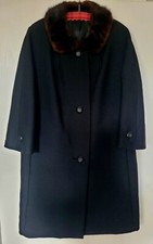 Schwarzer vintage Damenmantel, Gr. 40, gewebter Wollstoff, vintage 60er Jahre