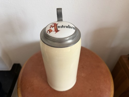 Schöner antiker steinkrug mit - schöner,