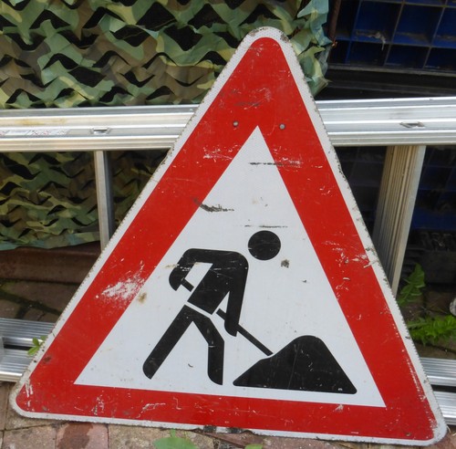 Altes verkehrsschild dreieck - verkehrsschild,