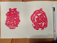 2 Scherenschnitte aus China-rot-filigran