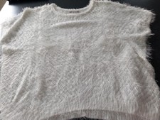Pulli Flausch Weiss Lochmuster