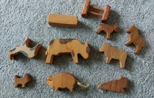 Konvolut Bauernhoftiere waldorfart Holz, ca. 30 Stück plus Gatter