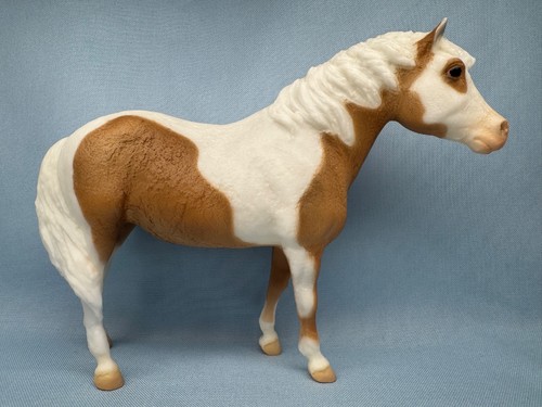 Breyer model horse misty - model,