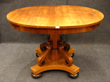 Schöner Salon-Esstisch