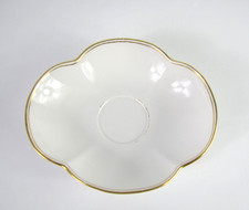 Meissen Porzellan Knaufzeit Untertasse weiß / Goldrand in Blütenform - selten!