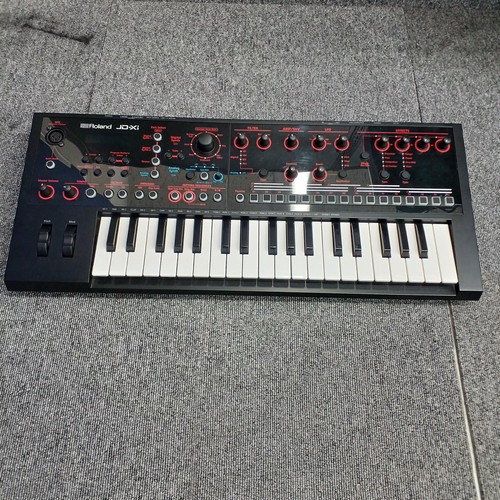 Roland synthesizer - roland, jd