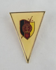 DDR Stasi Akademie Absolventenabzeichen mit Schild & Schwert emailliert