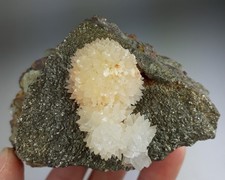 Calcit auf Pyrit vom