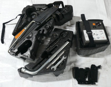 Bordwerkzeug Wagenheber Luftkompressor Radschlüssel Aufbewahrungsbox Audi Q7 4L