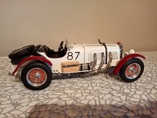 Mercedes Benz SSKL Mille Miglia 1932 CMC M.1:18 mit OVP und Vitrine