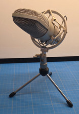 The T.Bone SC440 USB Studio Microphone (Kondensator, mit Spinne)