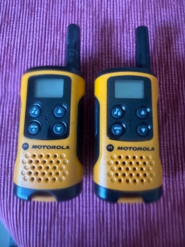 Motorola walkie talkie tlkr - motorola,