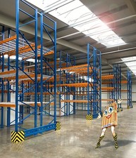 8,5 m  Palettenregal, Schwerlastregal, 4 m hoch, 4 Ständer, 18 Traversen, 2 t/Eb