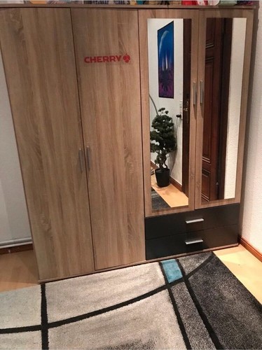 Kleiderschrank