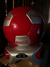 Coca-Cola Soccer Ball Mini Kühlschrank cold/ hot Mit Offizieller Grafik, 5 Dosen