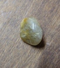 Rutil-Quarz ,Brasilien, aus meiner Sammlung.Trommelstein.