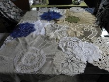 Konvolut von 19 Zierdeckchen Spitzendeckchen Häkel-Klöppel-Strick Handarbeit